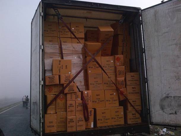 40 de tone de pirotehnice confiscate